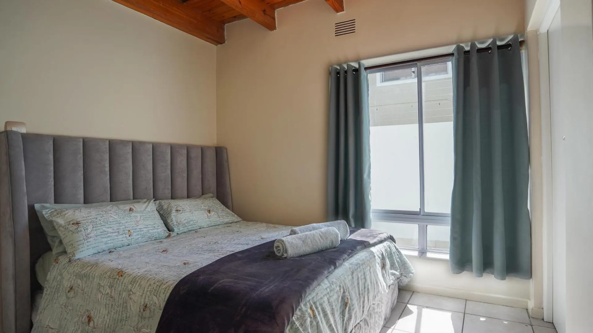 Ocean Vibes Hotel Cape Town 0*,