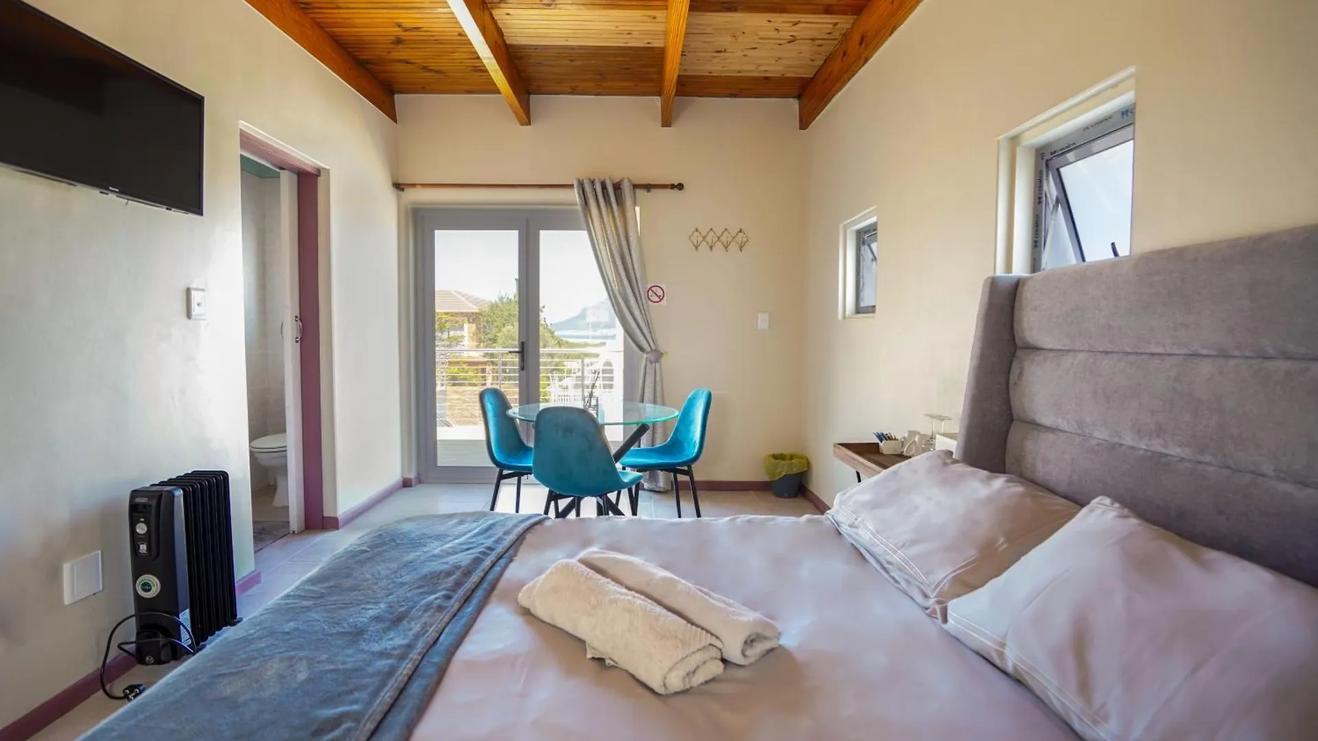 Ocean Vibes Hotel Cape Town 0*,